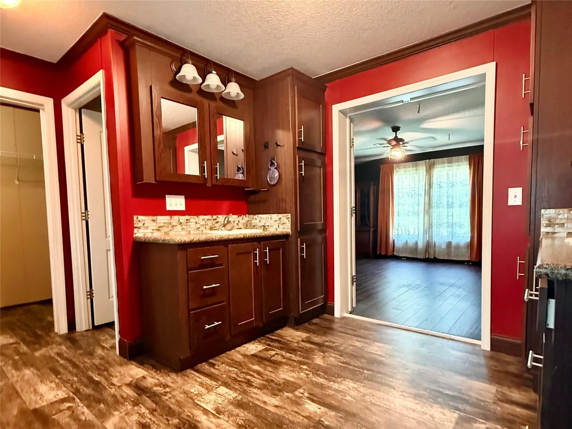 9711 SE Highway 464c Ocklawaha FL 32179