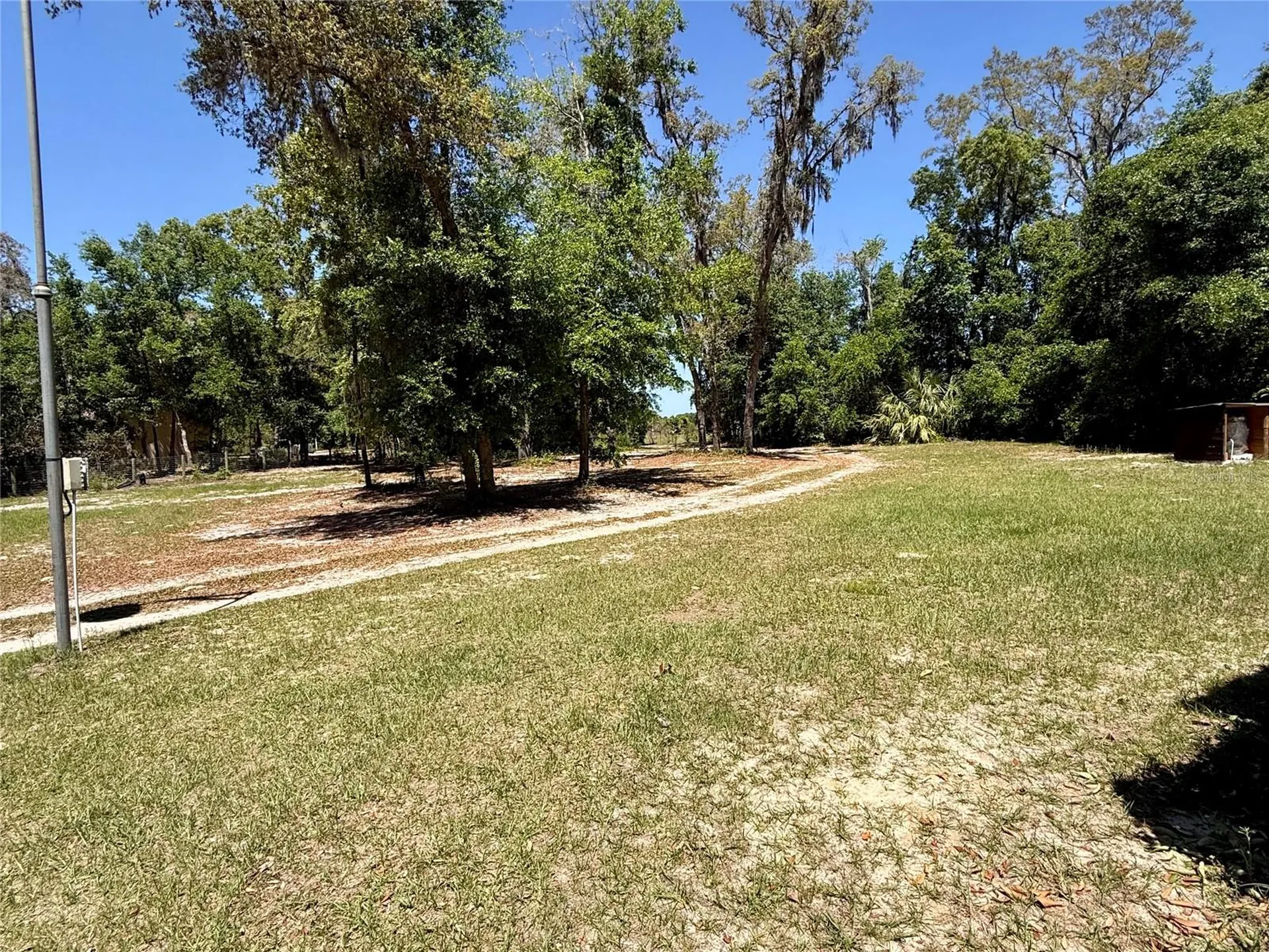 9711 SE Highway 464c Ocklawaha FL 32179