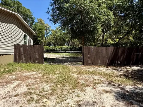 9711 SE Highway 464c Ocklawaha FL 32179