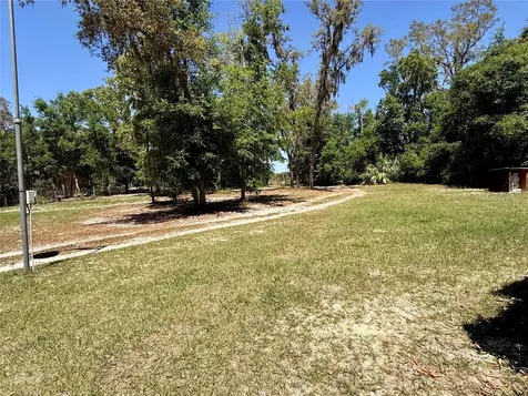9711 SE Highway 464c Ocklawaha FL 32179