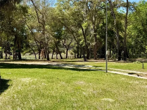9711 SE Highway 464c Ocklawaha FL 32179