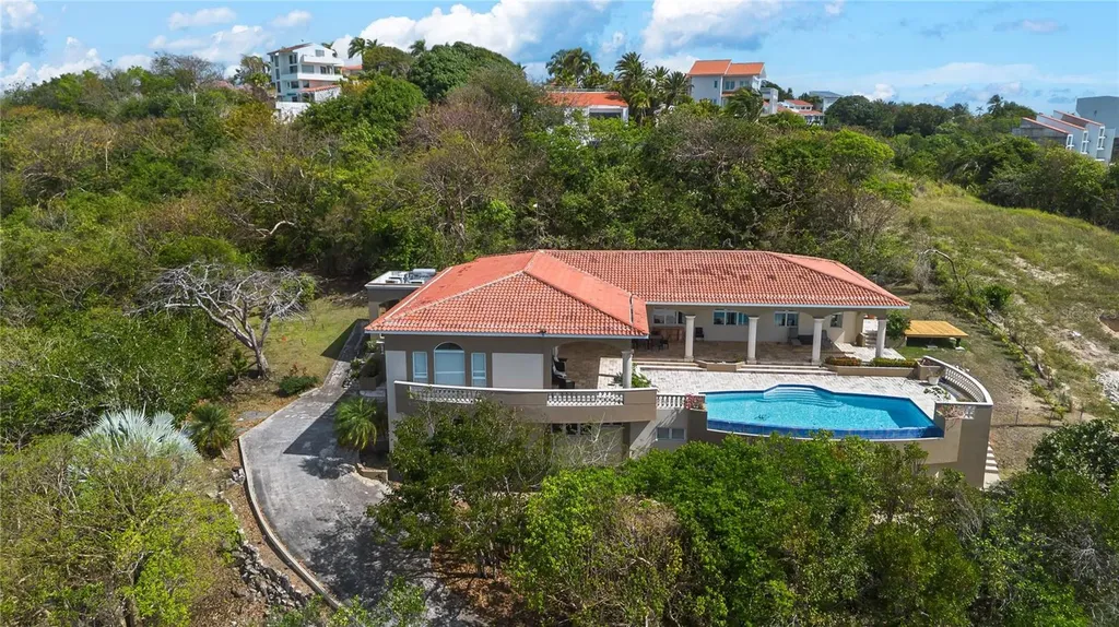 9 Shell Castle Humacao PR 00791