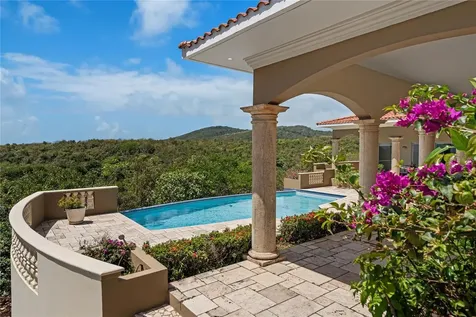 9 Shell Castle Humacao PR 00791
