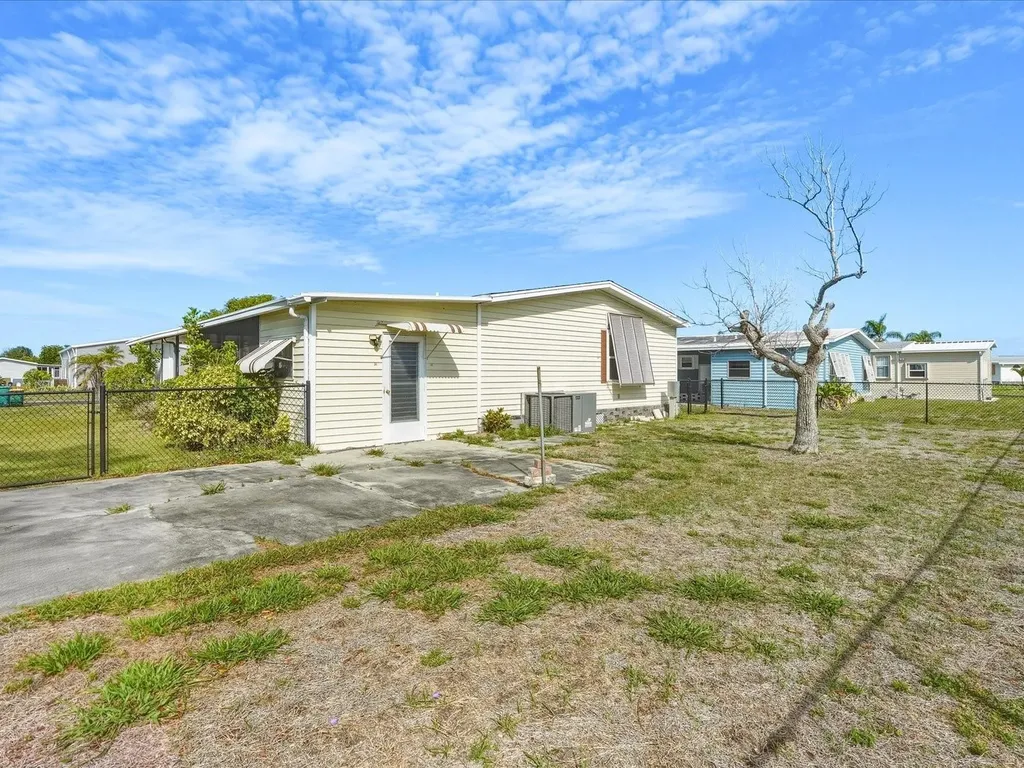 6144 Redwing Avenue Englewood FL 34224