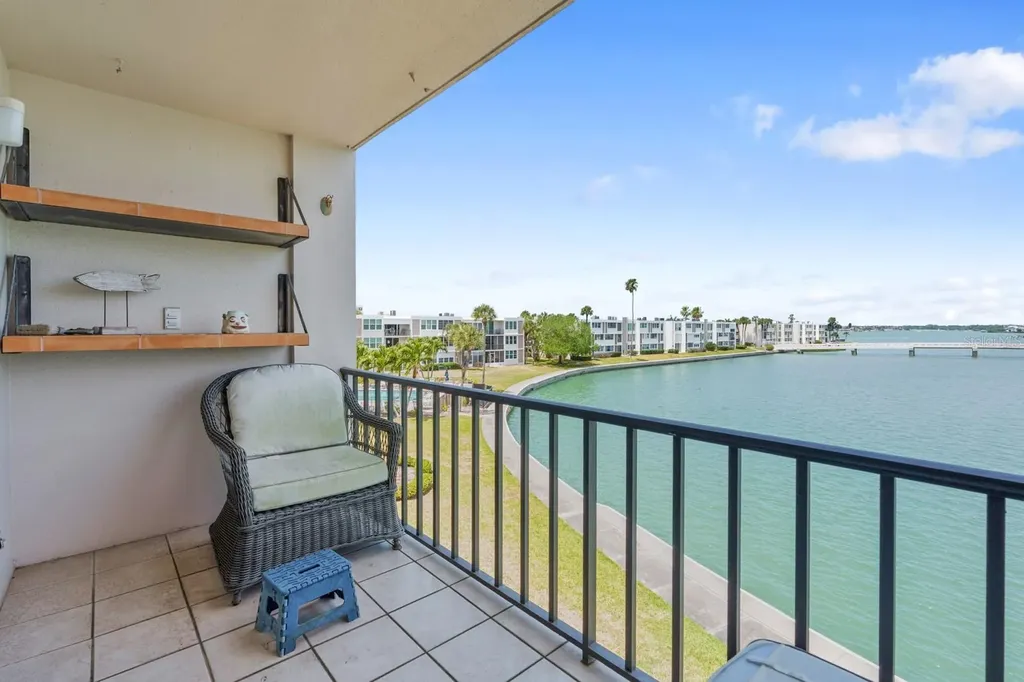 7401 Bay Island Drive S South Pasadena FL 33707