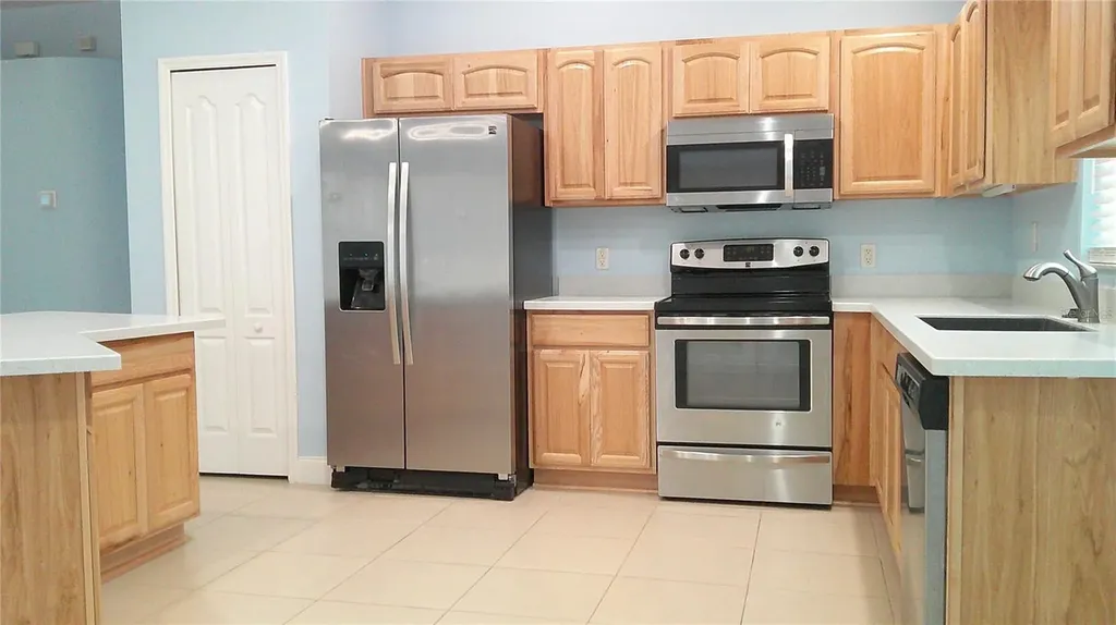 8512 Canterbury Lake Boulevard Tampa FL 33619