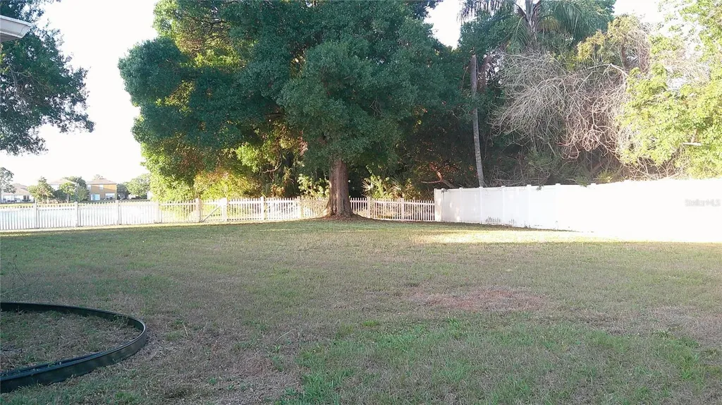 8512 Canterbury Lake Boulevard Tampa FL 33619