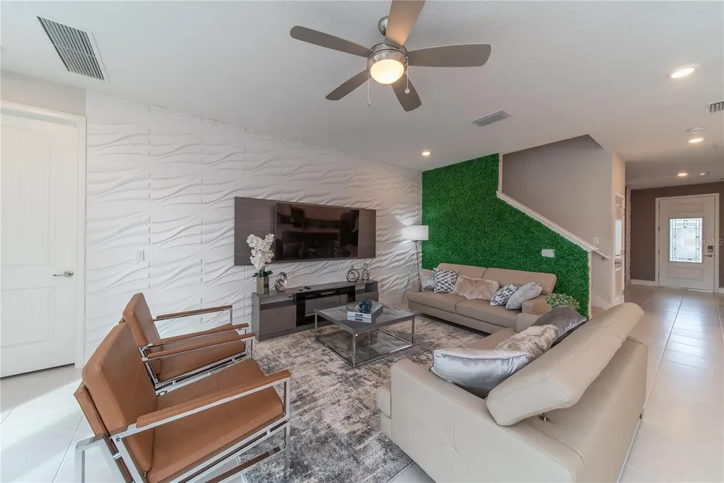 256 Auburn Avenue Kissimmee FL 34747