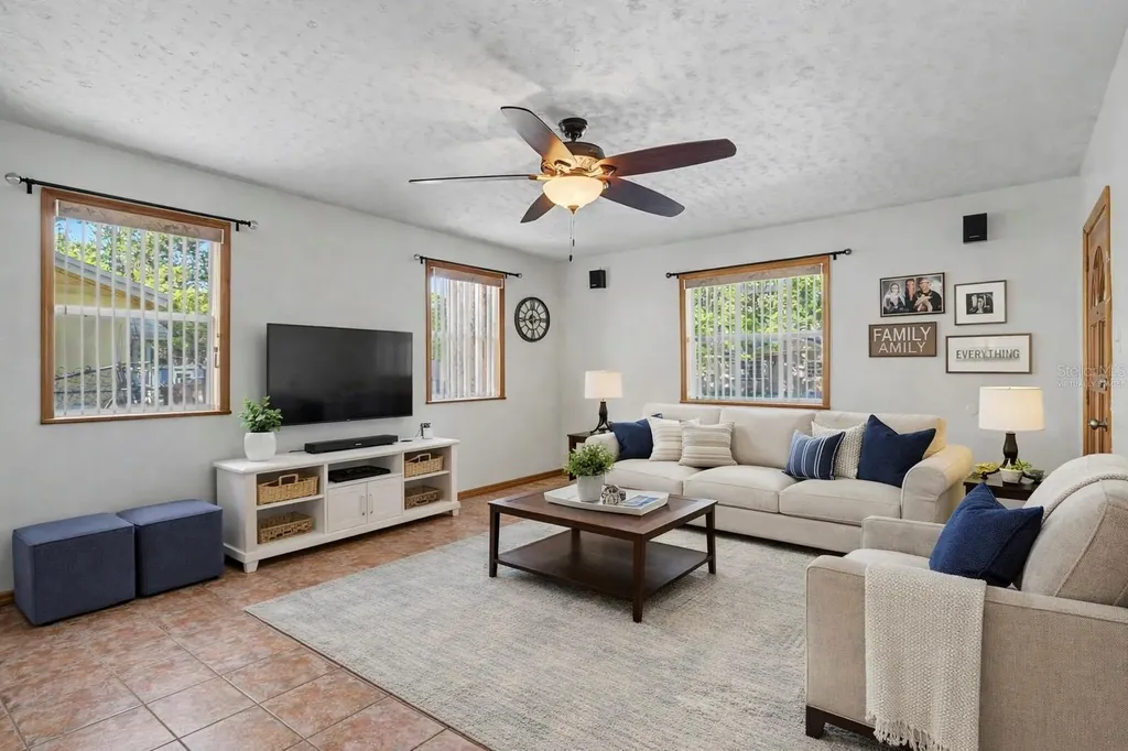 923 S Park Court Kissimmee FL 34741