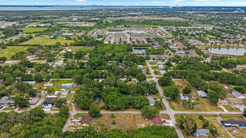 704 1st Avenue NE Ruskin FL 33570