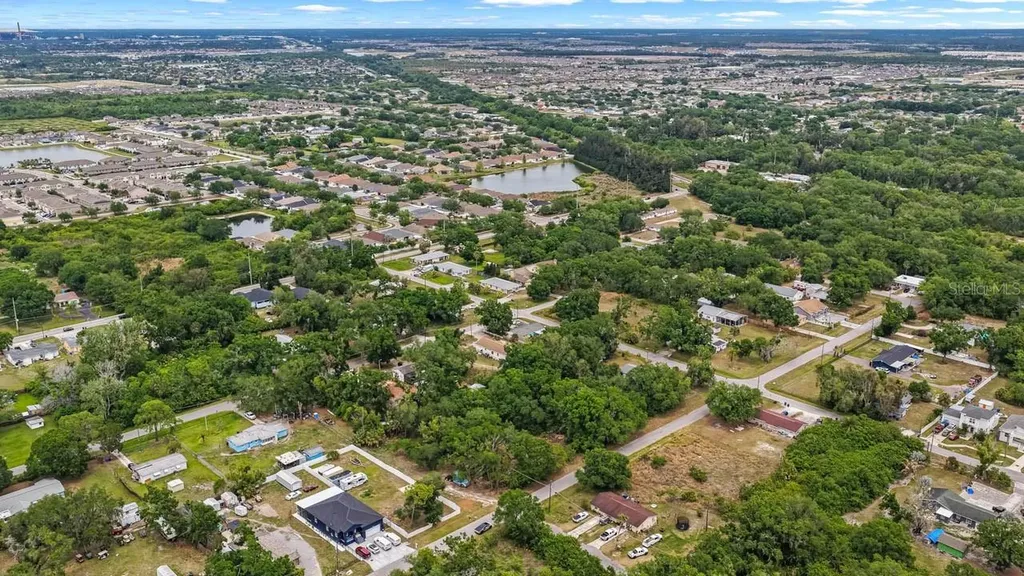 704 1st Avenue NE Ruskin FL 33570