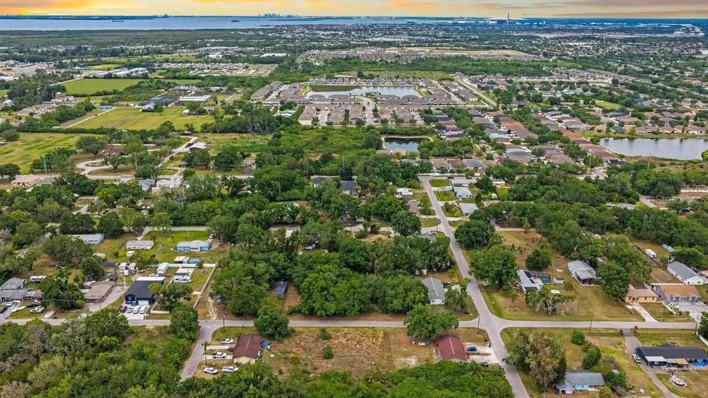 704 1st Avenue NE Ruskin FL 33570