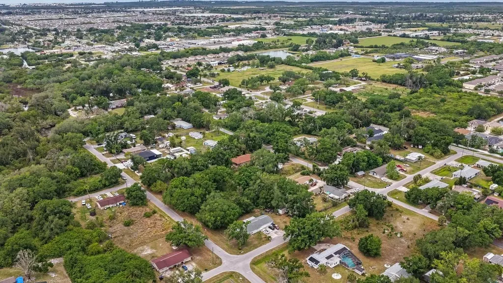 704 1st Avenue NE Ruskin FL 33570