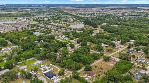 704 1st Avenue NE Ruskin FL 33570
