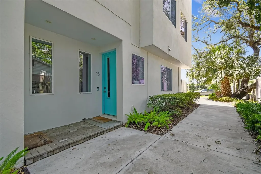 3100 W Paul Avenue Tampa FL 33611