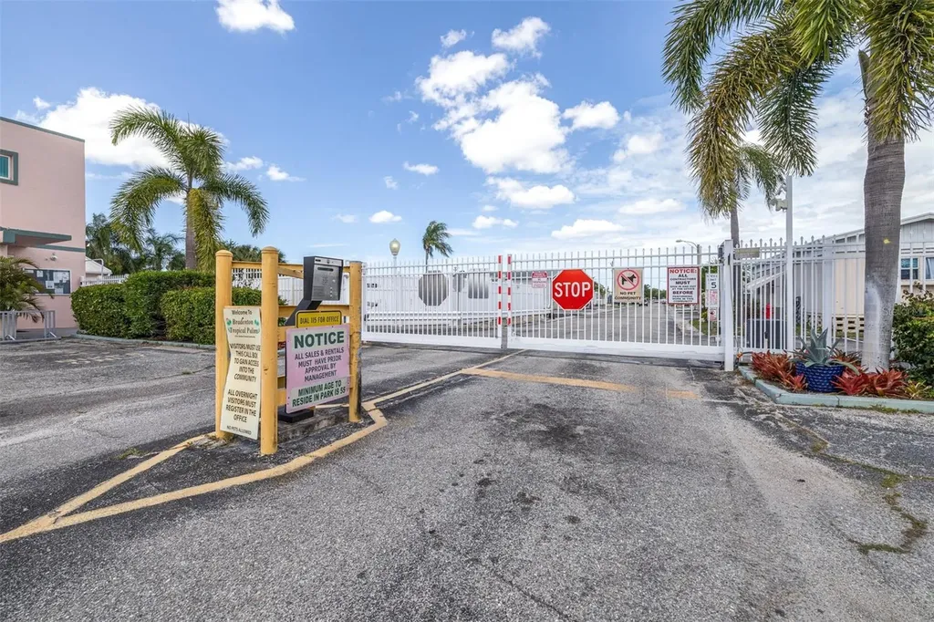 2712 17th Street Lane W Bradenton FL 34205