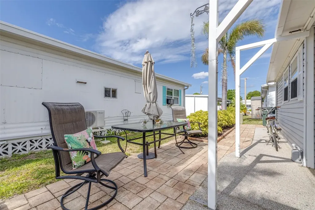 2712 17th Street Lane W Bradenton FL 34205