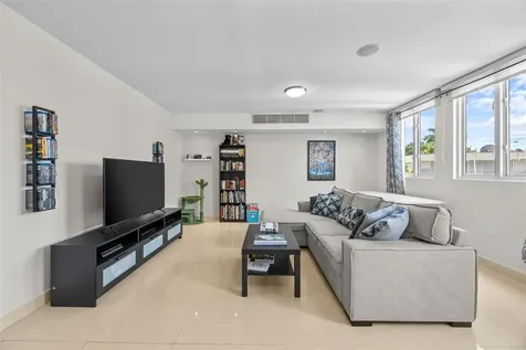 Cond D'villas Carr 833 Km 11.8 Guaynabo PR 00971