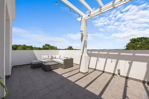 Cond D'villas Carr 833 Km 11.8 Guaynabo PR 00971