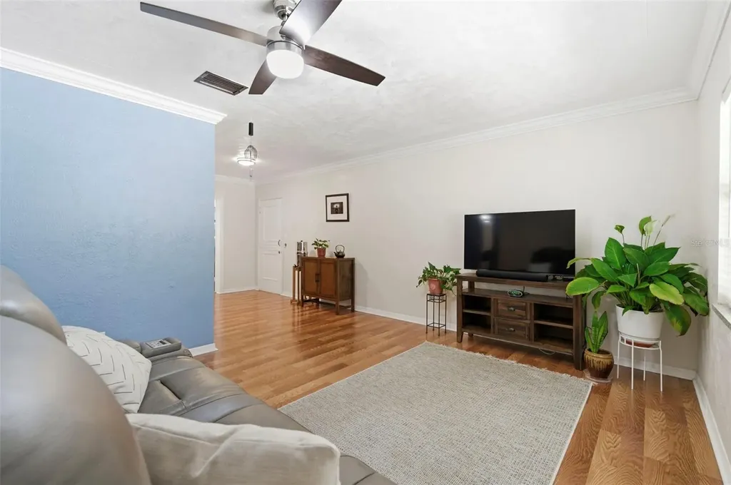 2419 36th Avenue N St Petersburg FL 33713