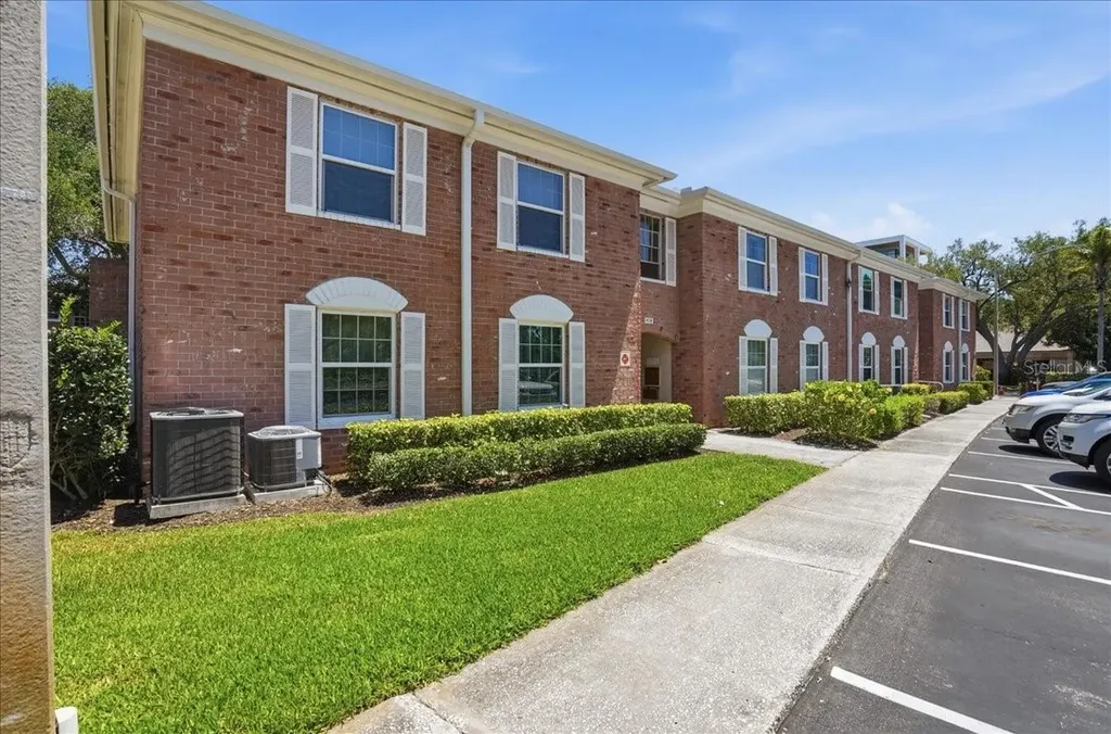 4138 37th Street S St Petersburg FL 33711