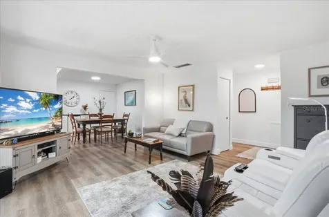 4138 37th Street S St Petersburg FL 33711