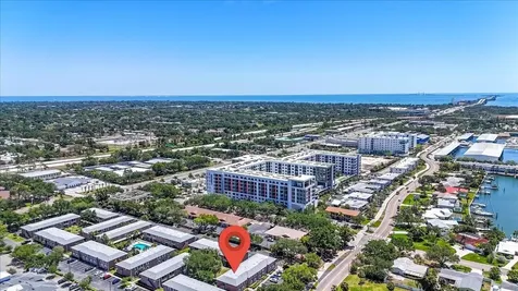 4138 37th Street S St Petersburg FL 33711