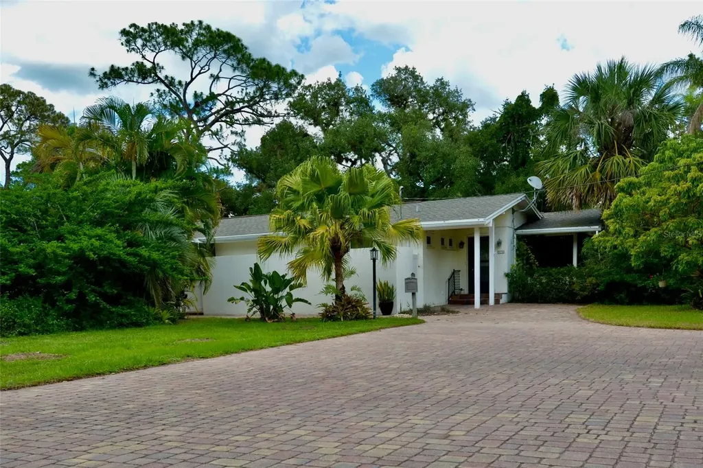18220 Elmwood Drive Alva FL 33920