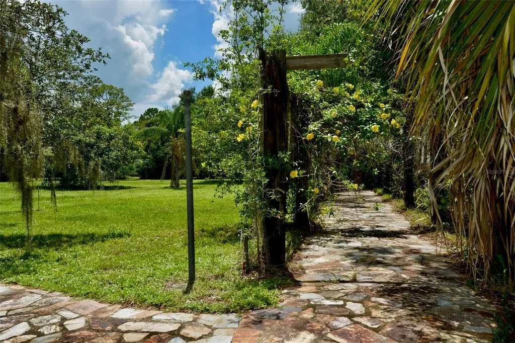 18220 Elmwood Drive Alva FL 33920
