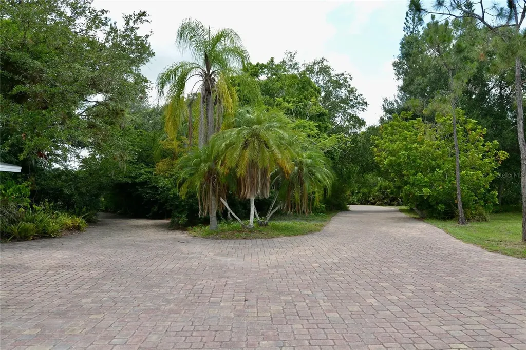 18220 Elmwood Drive Alva FL 33920