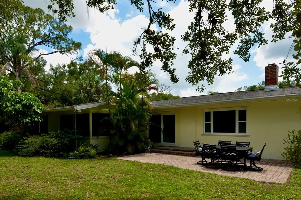18220 Elmwood Drive Alva FL 33920