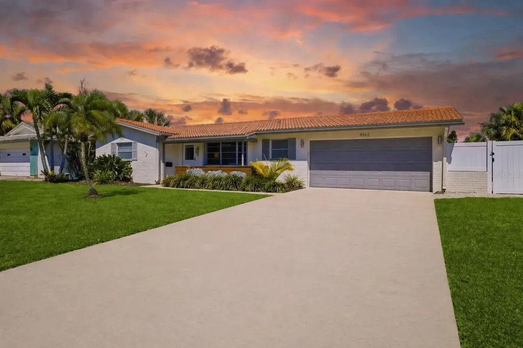 4462 39th Street S St Petersburg FL 33711