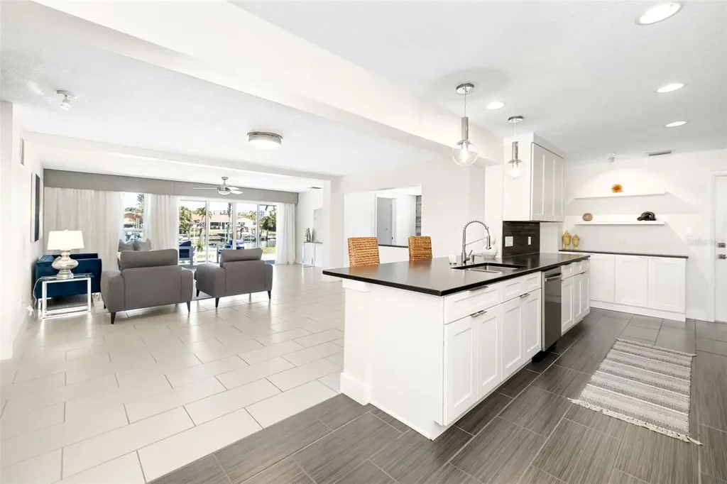 4462 39th Street S St Petersburg FL 33711