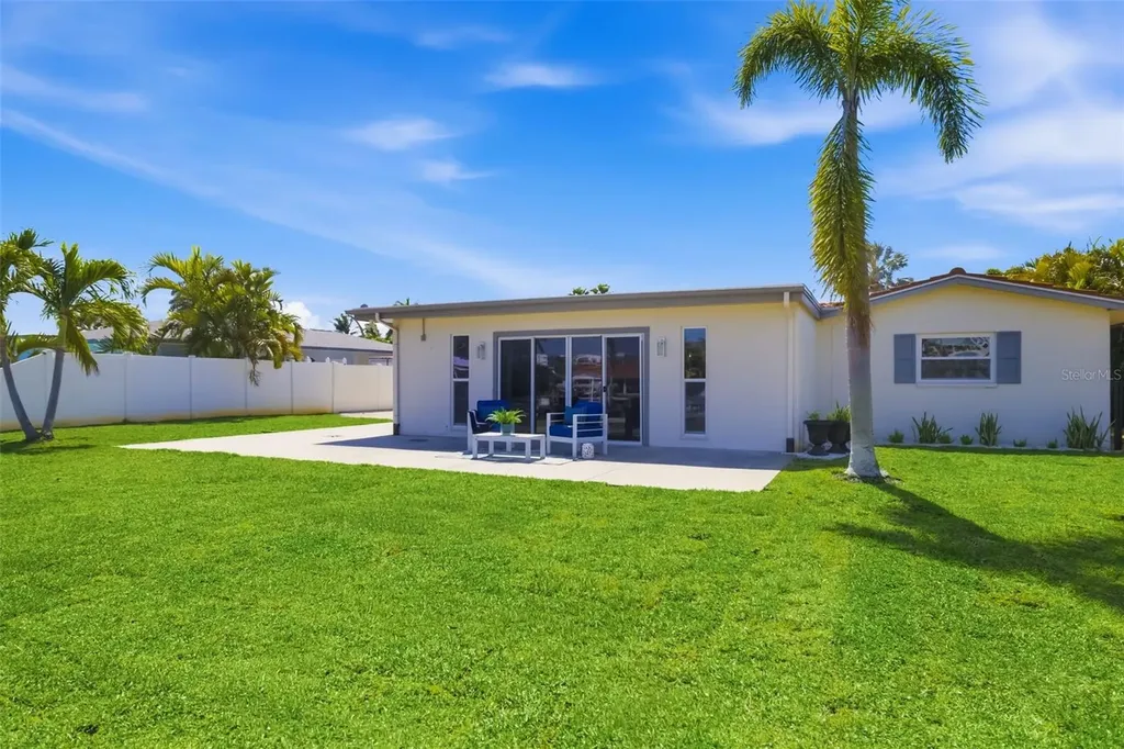 4462 39th Street S St Petersburg FL 33711