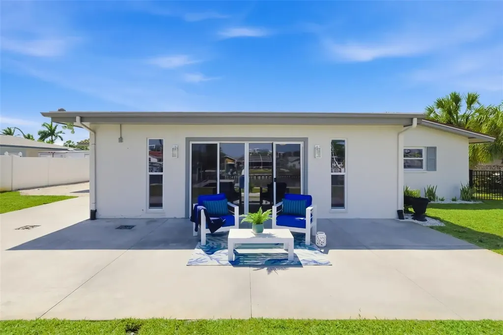 4462 39th Street S St Petersburg FL 33711