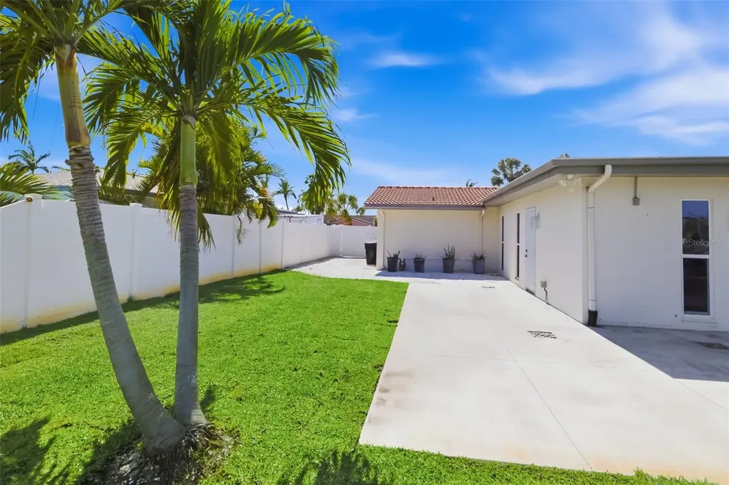 4462 39th Street S St Petersburg FL 33711