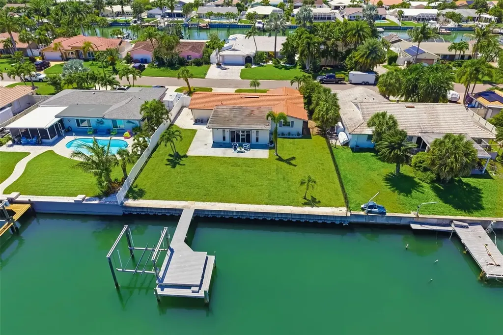 4462 39th Street S St Petersburg FL 33711