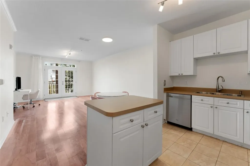 4221 W Spruce Street Tampa FL 33607