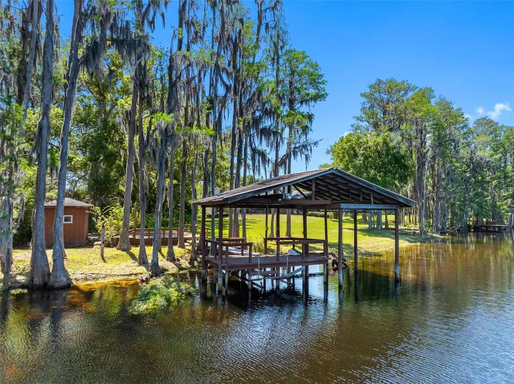 304 Lake Kell Court Lutz FL 33549