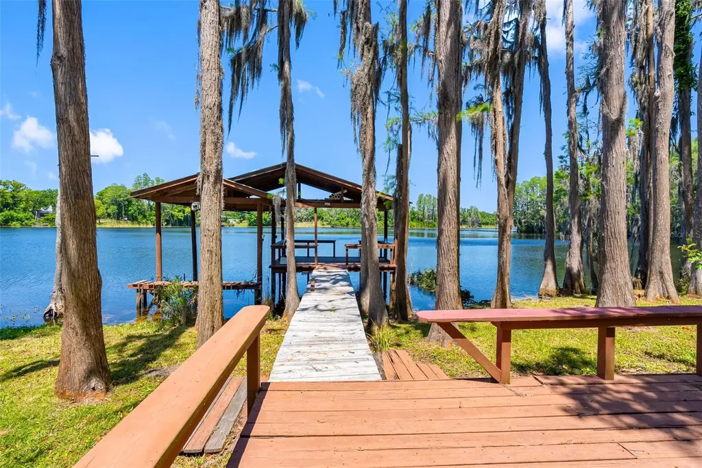 304 Lake Kell Court Lutz FL 33549