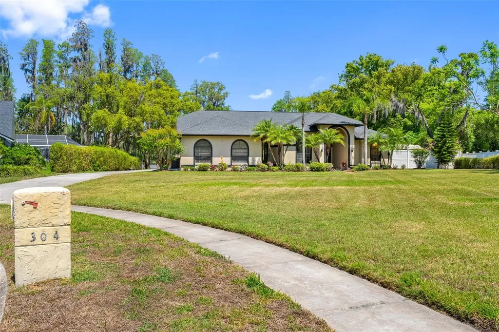 304 Lake Kell Court Lutz FL 33549