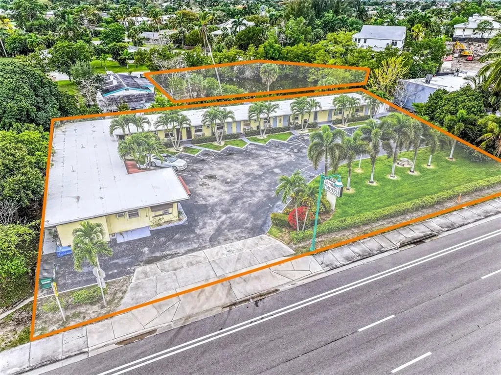 2164 Tamiami Trail E Naples FL 34112