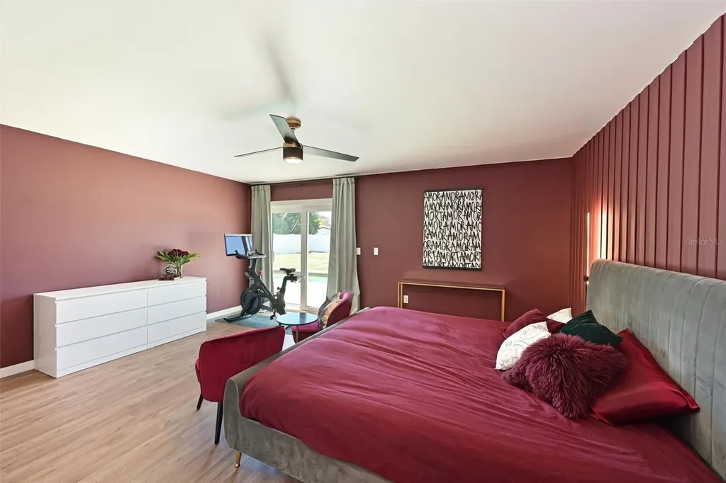 910 Plum Tree Lane Sarasota FL 34243