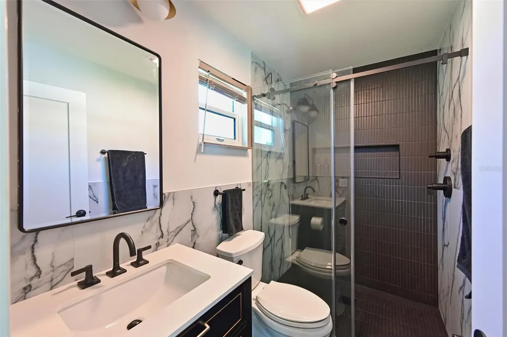 910 Plum Tree Lane Sarasota FL 34243