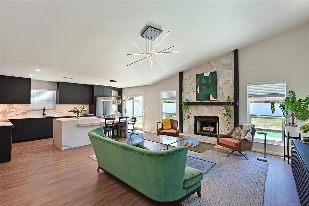 910 Plum Tree Lane Sarasota FL 34243