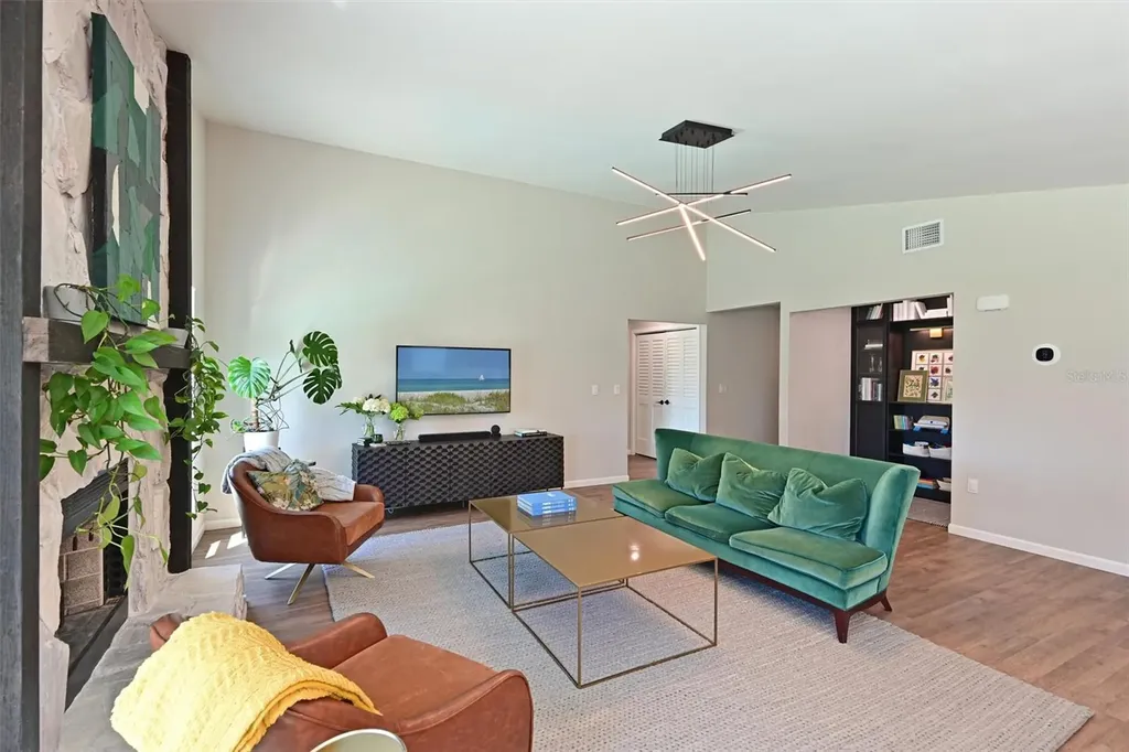 910 Plum Tree Lane Sarasota FL 34243