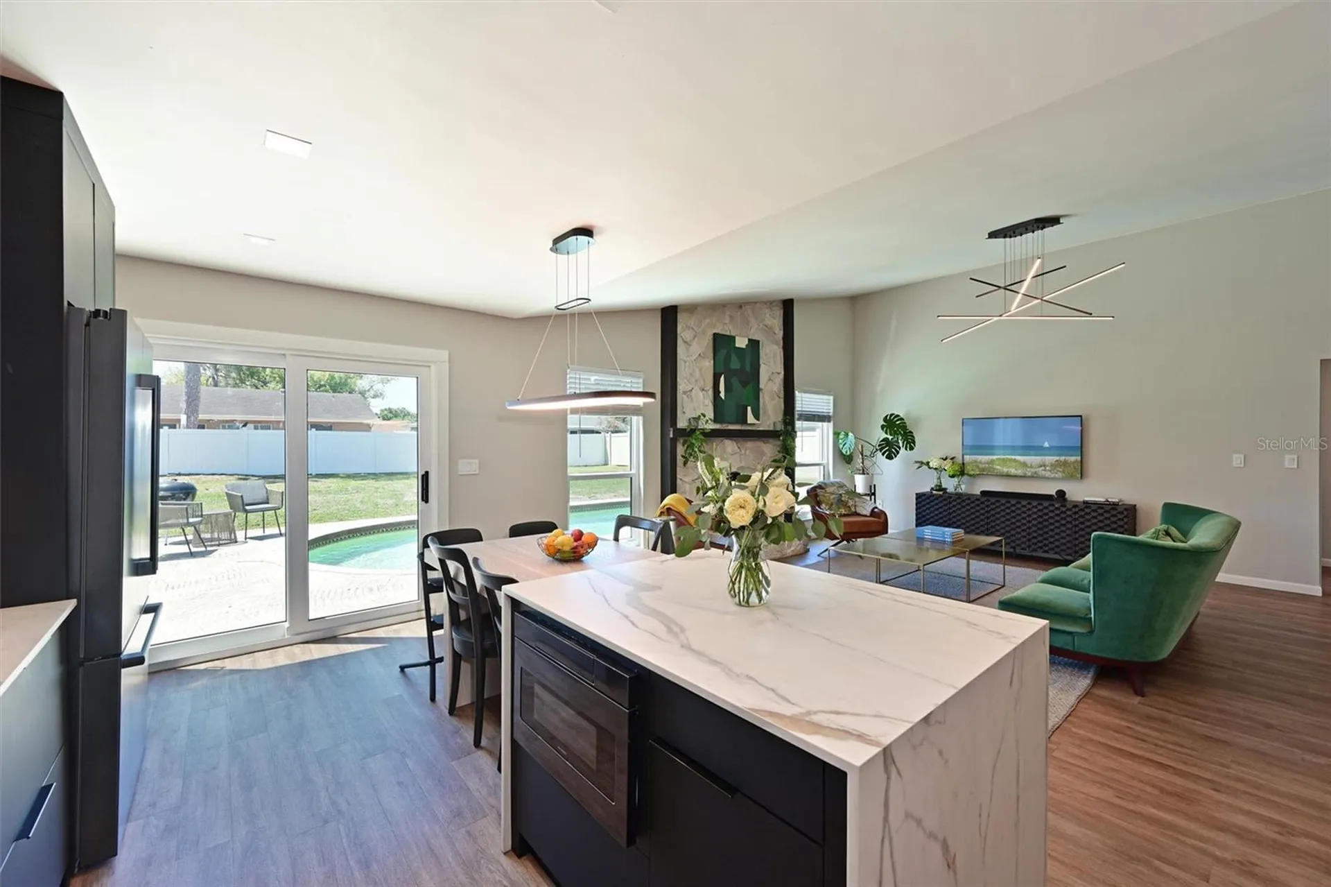 910 Plum Tree Lane Sarasota FL 34243