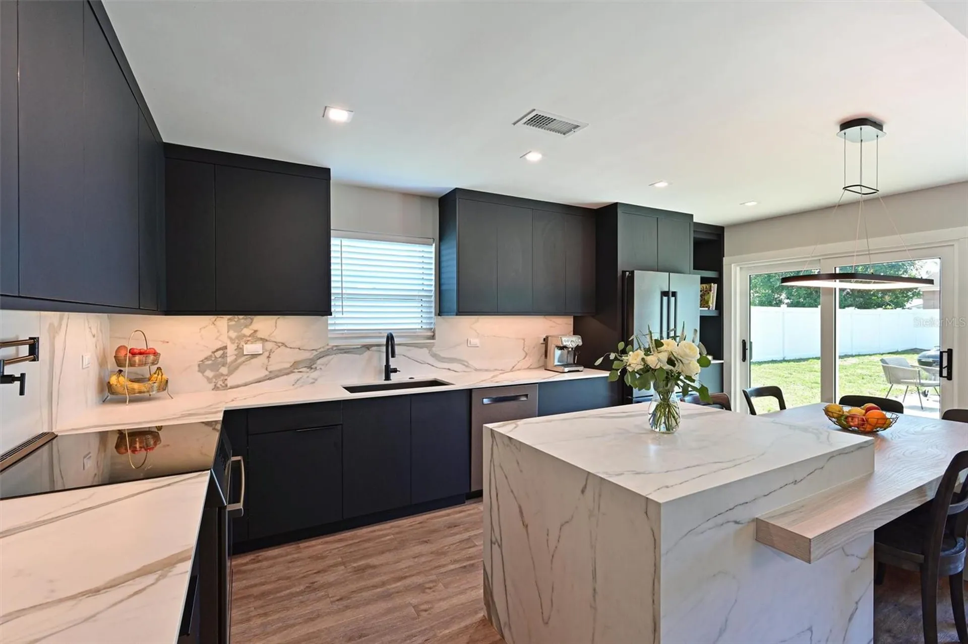 910 Plum Tree Lane Sarasota FL 34243