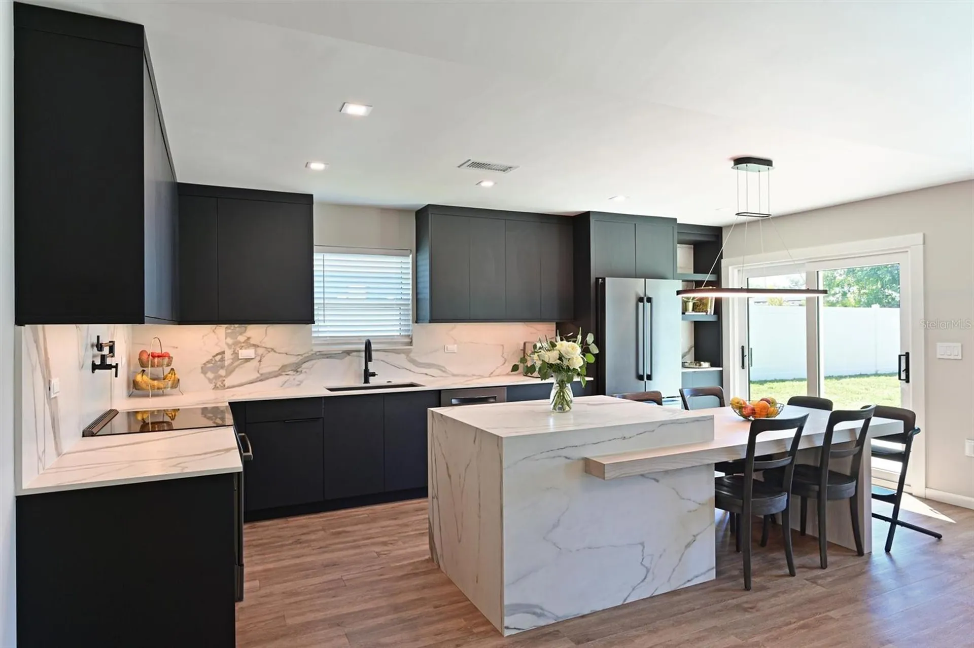 910 Plum Tree Lane Sarasota FL 34243