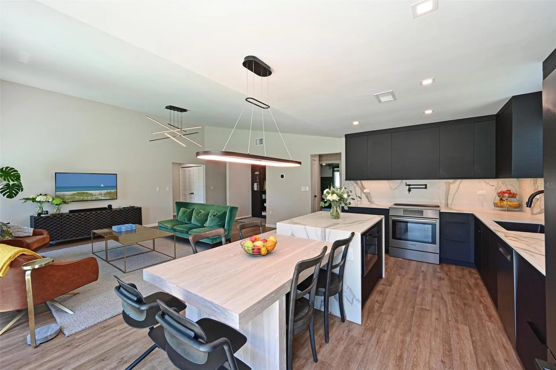 910 Plum Tree Lane Sarasota FL 34243